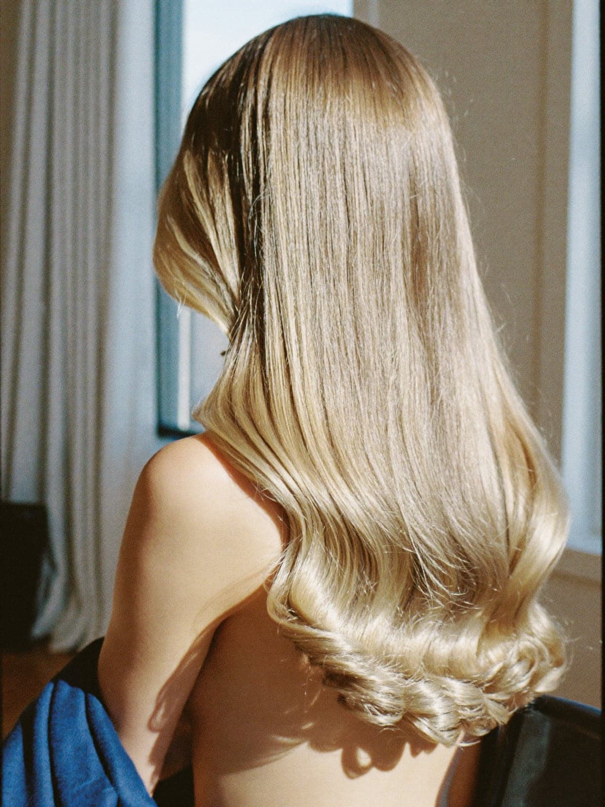 Lived-in balayage with a soft root melt and beachy waves